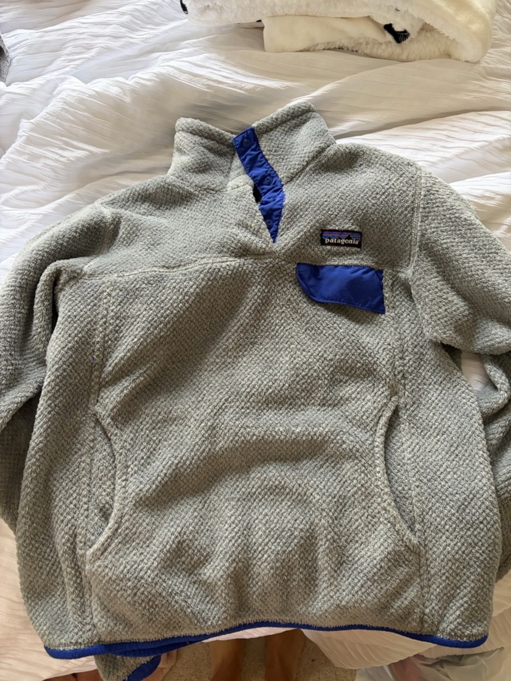 Patagonia women’s  Light Gray Fleece Snap Pullover with Blue Trim